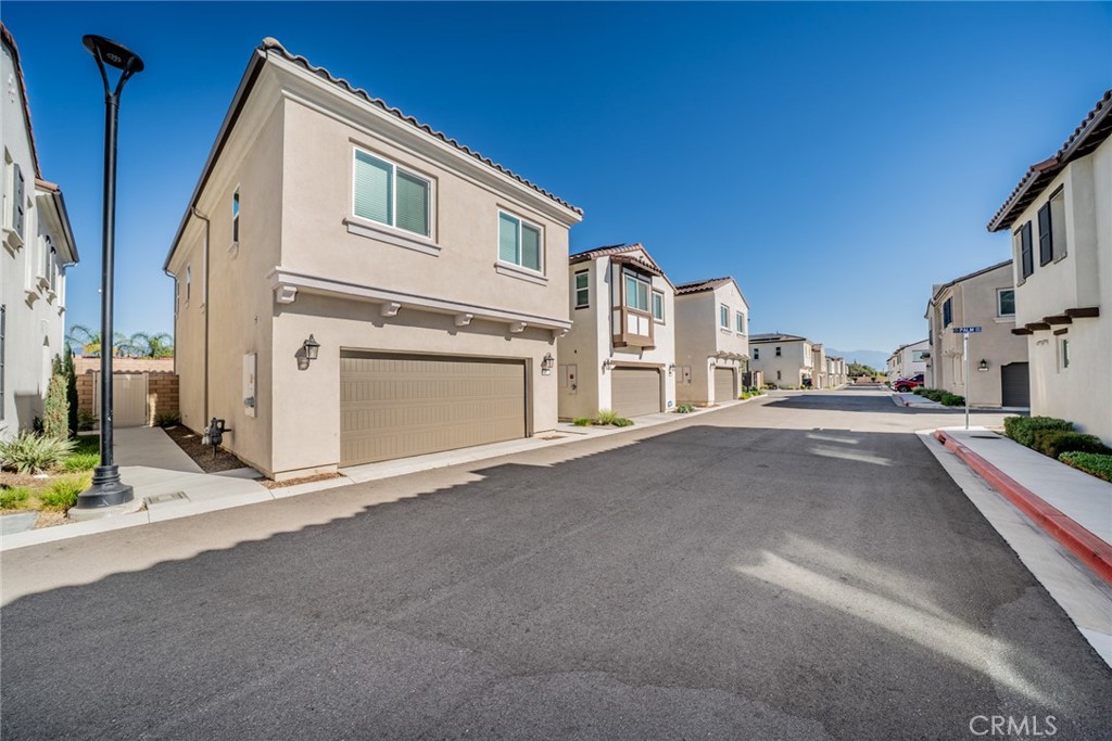 214 Bonita Lane Rialto, CA 92376 - Photo 3 of 48