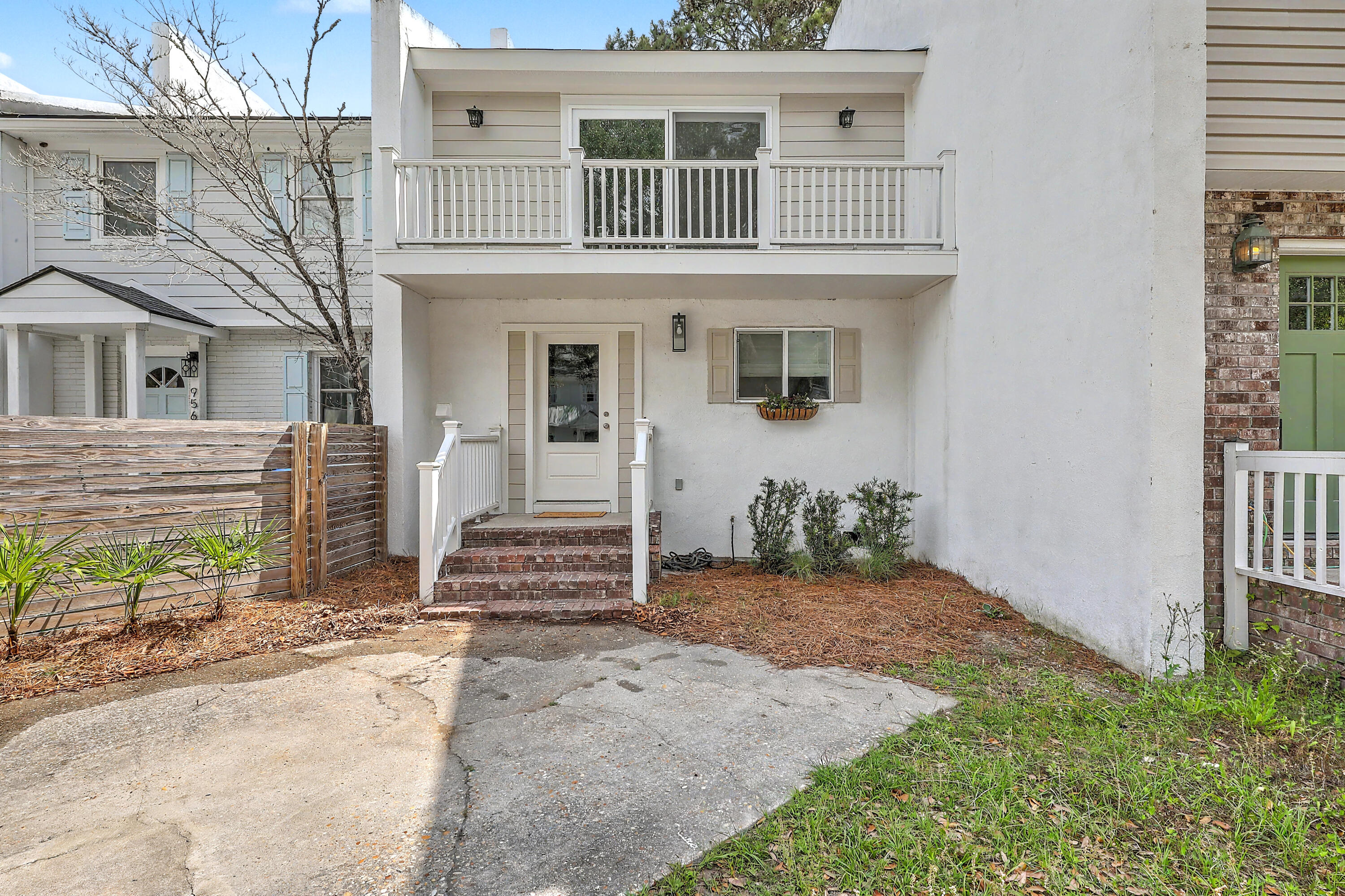 958 Myrtle Court Mount Pleasant, SC 29464 - Photo 4 of 40