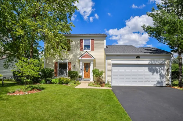 $424,900 | 1143 Woodlake Drive, Carol Stream, IL 60188