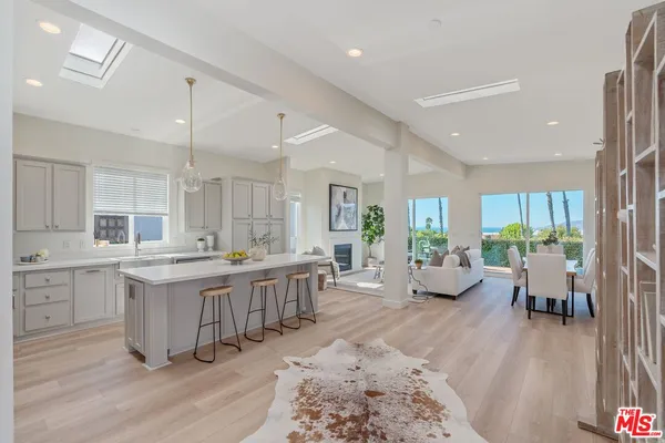 $2,199,000 | 29500 Heathercliff Road, Unit 64, Malibu, CA 90265