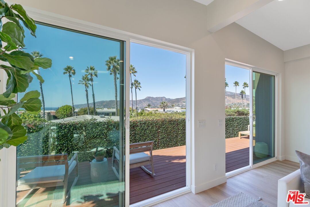 29500 Heathercliff Road, Unit 64 Malibu, CA 90265 - Photo 11 of 42