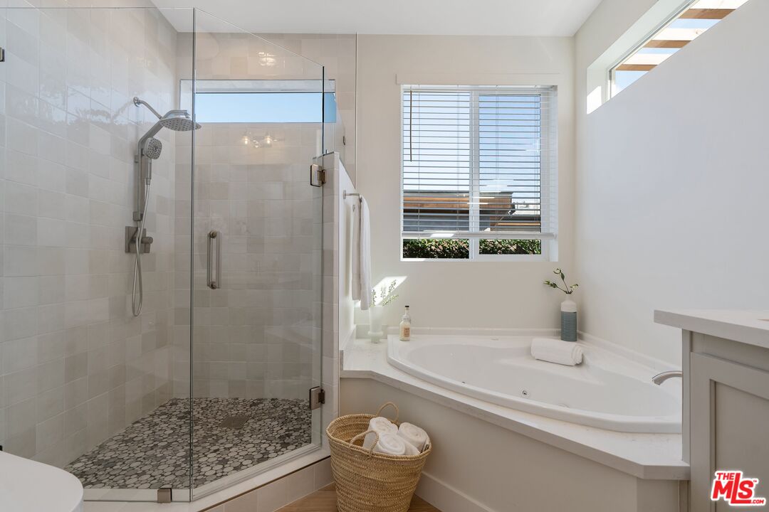 29500 Heathercliff Road, Unit 64 Malibu, CA 90265 - Photo 18 of 42
