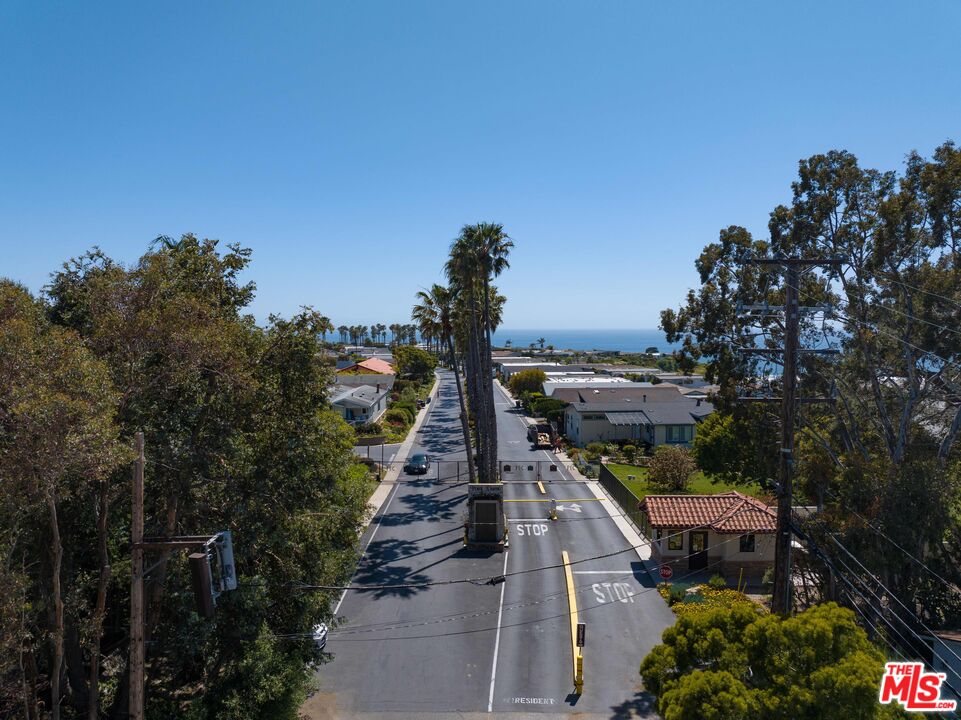 29500 Heathercliff Road, Unit 64 Malibu, CA 90265 - Photo 35 of 42