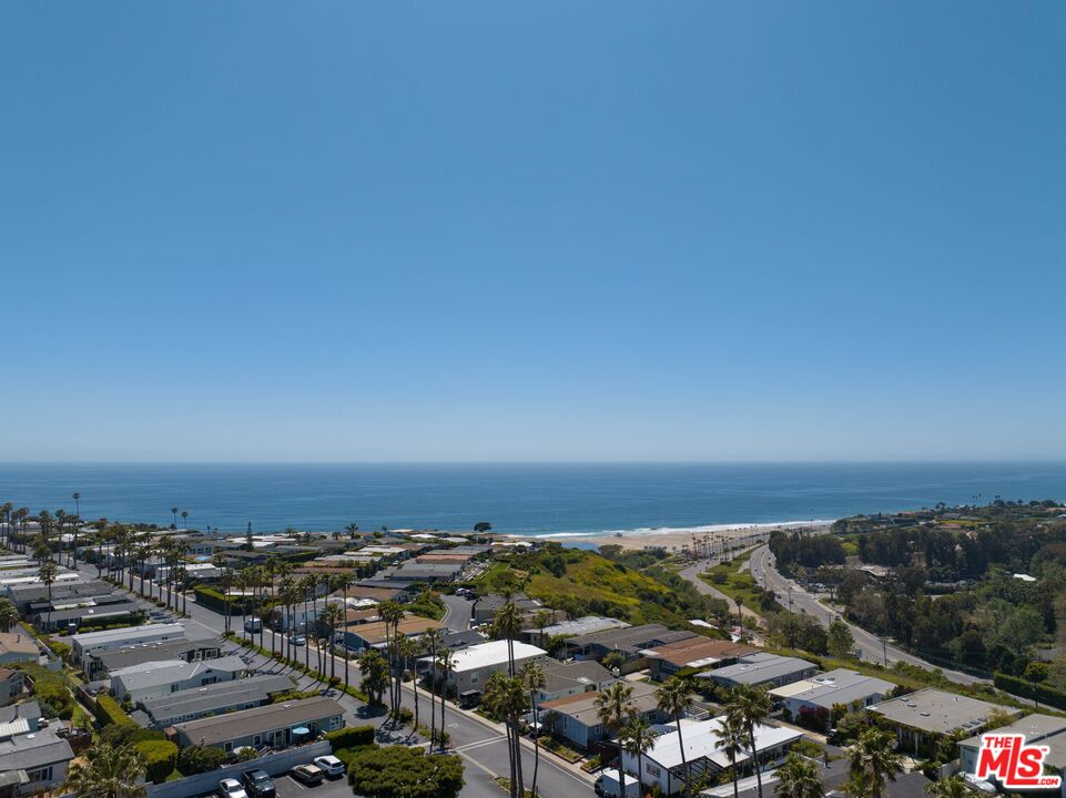 29500 Heathercliff Road, Unit 64 Malibu, CA 90265 - Photo 36 of 42