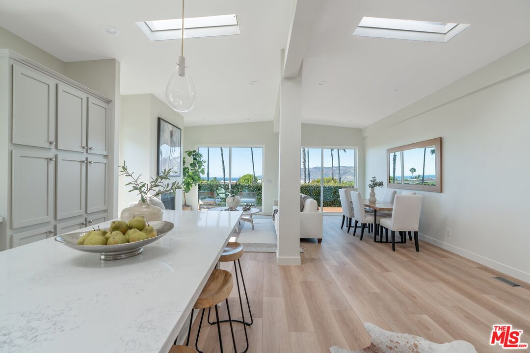 29500 Heathercliff Road, Unit 64 Malibu, CA 90265 - Photo 5 of 42
