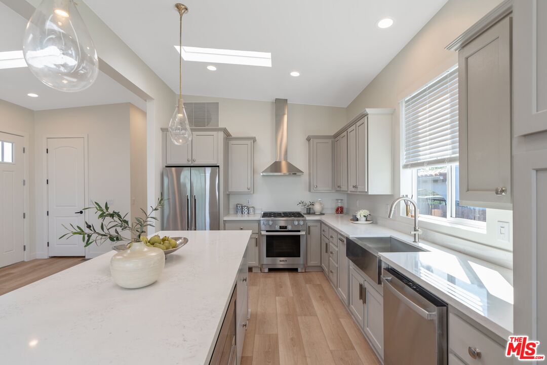 29500 Heathercliff Road, Unit 64 Malibu, CA 90265 - Photo 9 of 42