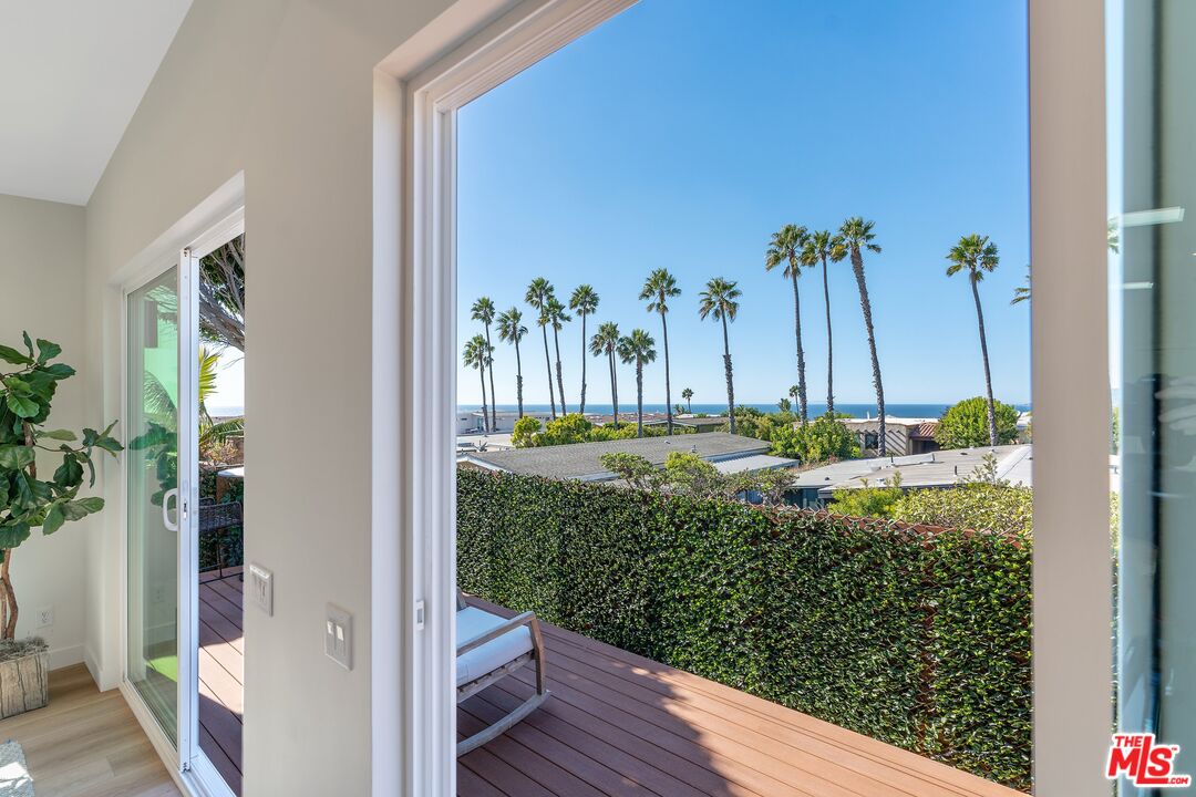 29500 Heathercliff Road, Unit 64 Malibu, CA 90265 - Photo 10 of 42