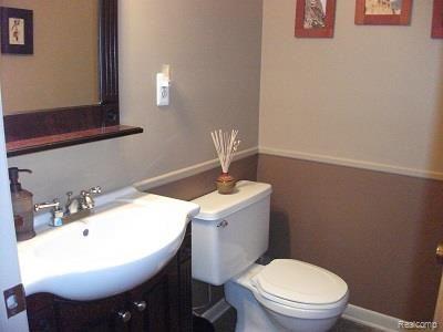 121 Roth Boulevard Clawson, MI 48017 - Photo 11 of 13 Powder room.jpg