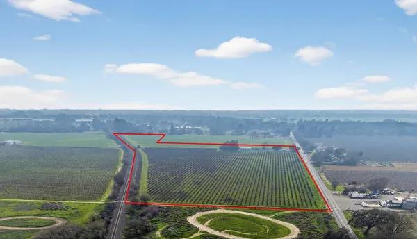 a view of a tennis court