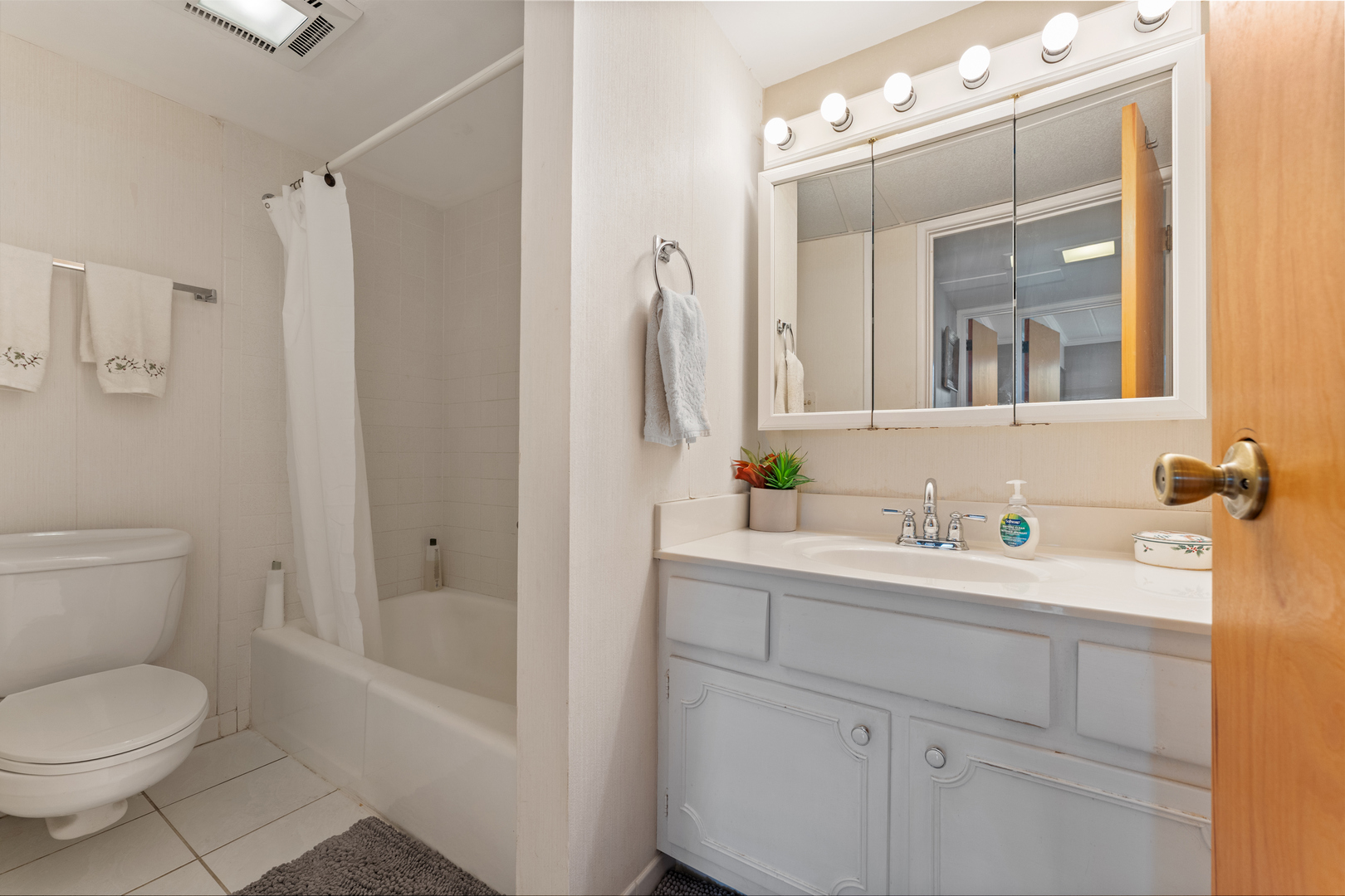 110 West Butterfield Road, Unit 502S Elmhurst, IL 60126 - Photo 16 of 31 a bathroom with a toilet sink and shower