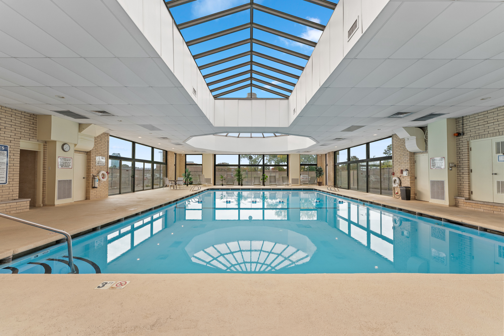 110 West Butterfield Road, Unit 502S Elmhurst, IL 60126 - Photo 22 of 31 a view of an indoor swimming pool