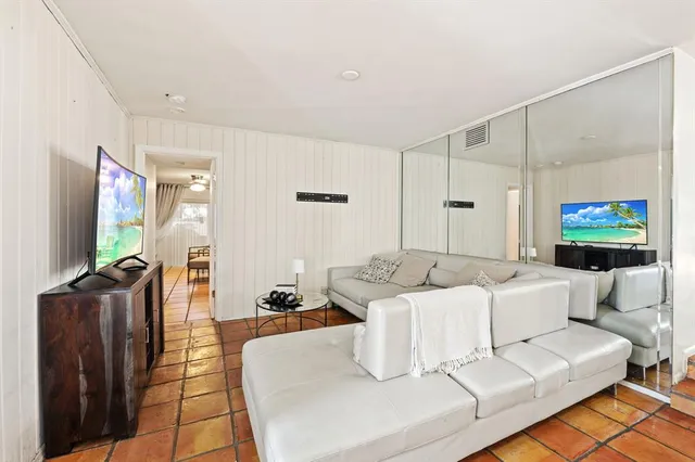 $8,995 | 4620 Northeast 25th Avenue, Fort Lauderdale, FL 33308