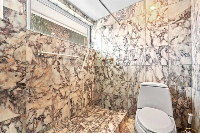 $8,995 | 4620 Northeast 25th Avenue, Fort Lauderdale, FL 33308