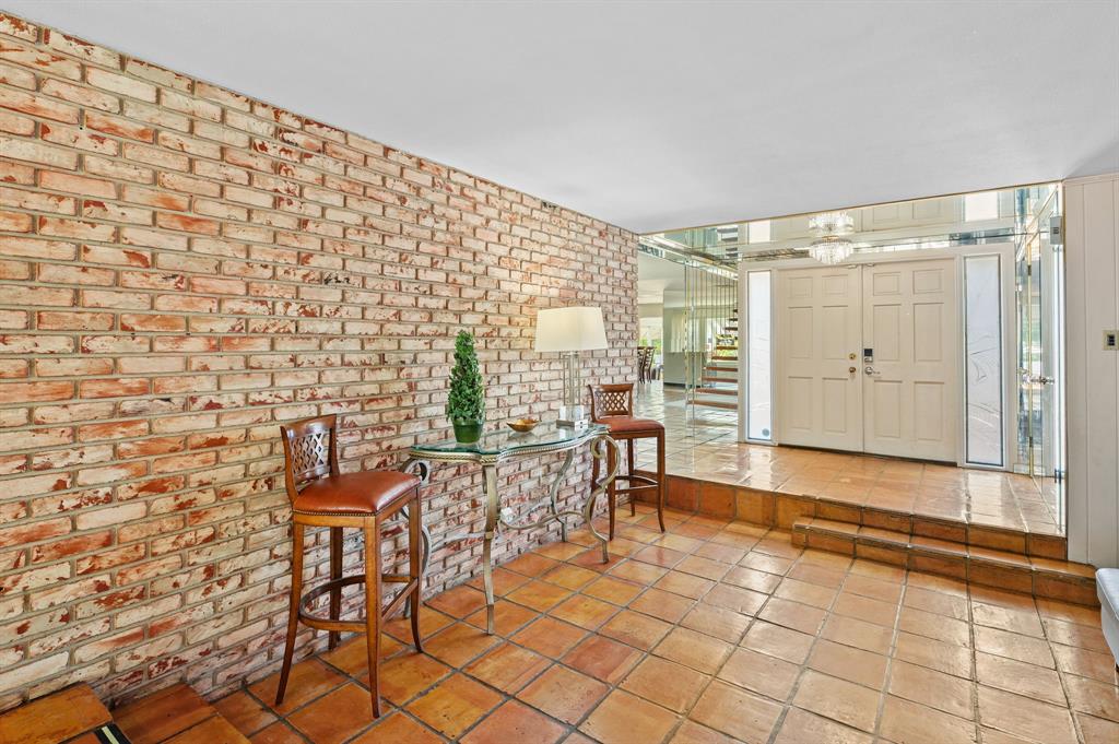 4620 Northeast 25th Avenue Fort Lauderdale, FL 33308 - Photo 5 of 30 a view of a livingroom with furniture