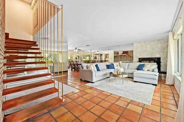 $8,995 | 4620 Northeast 25th Avenue, Fort Lauderdale, FL 33308