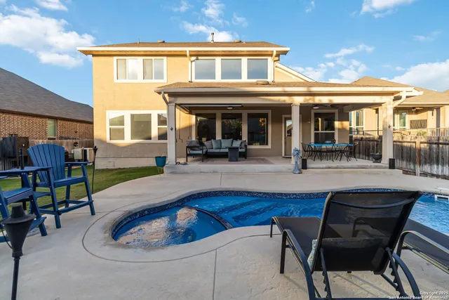 a dinning table and chairs in the patio