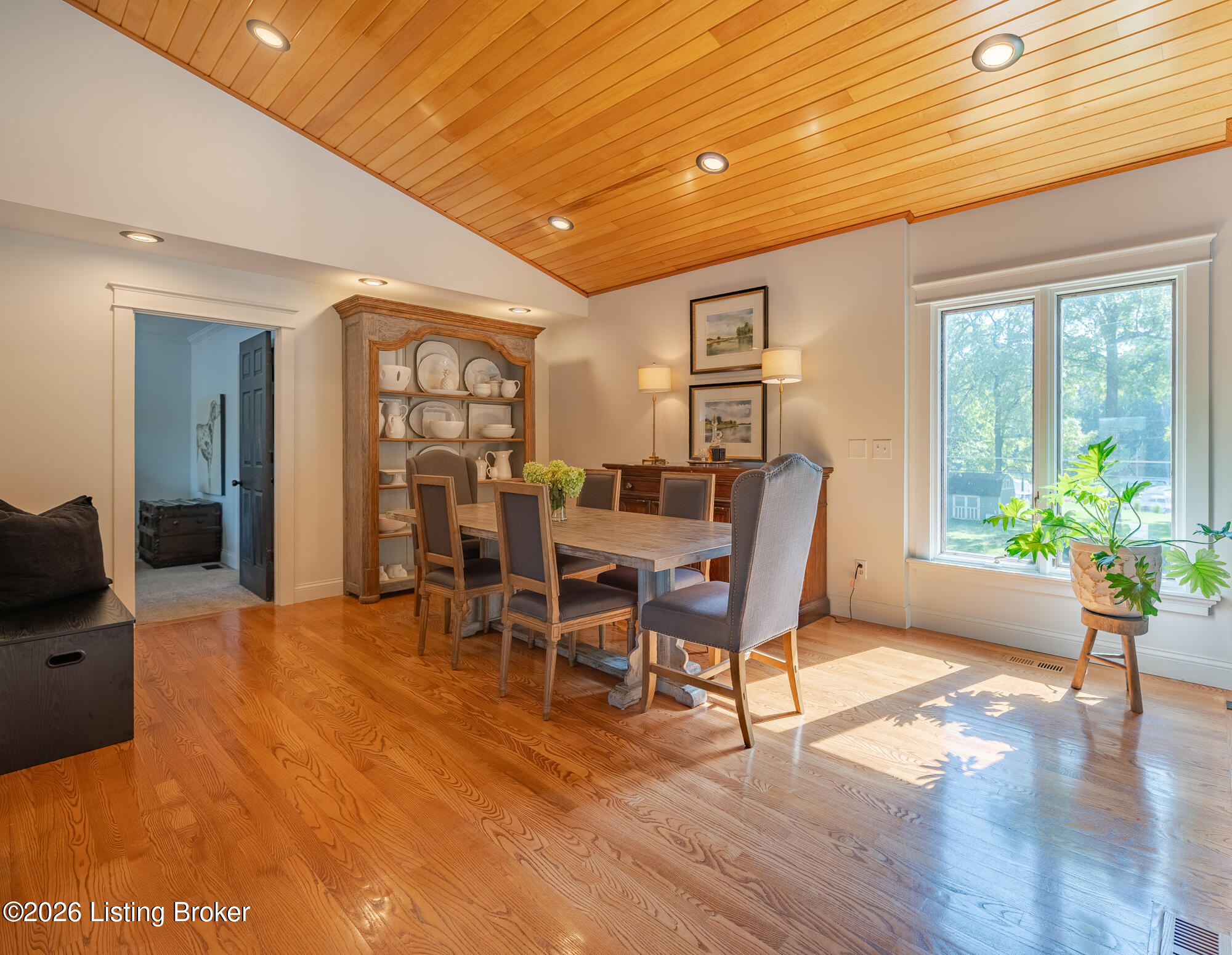 3028 Belknap Beach Road Prospect, KY 40059 - Photo 13 of 70 Upper level Dining room with vaulted ceilings