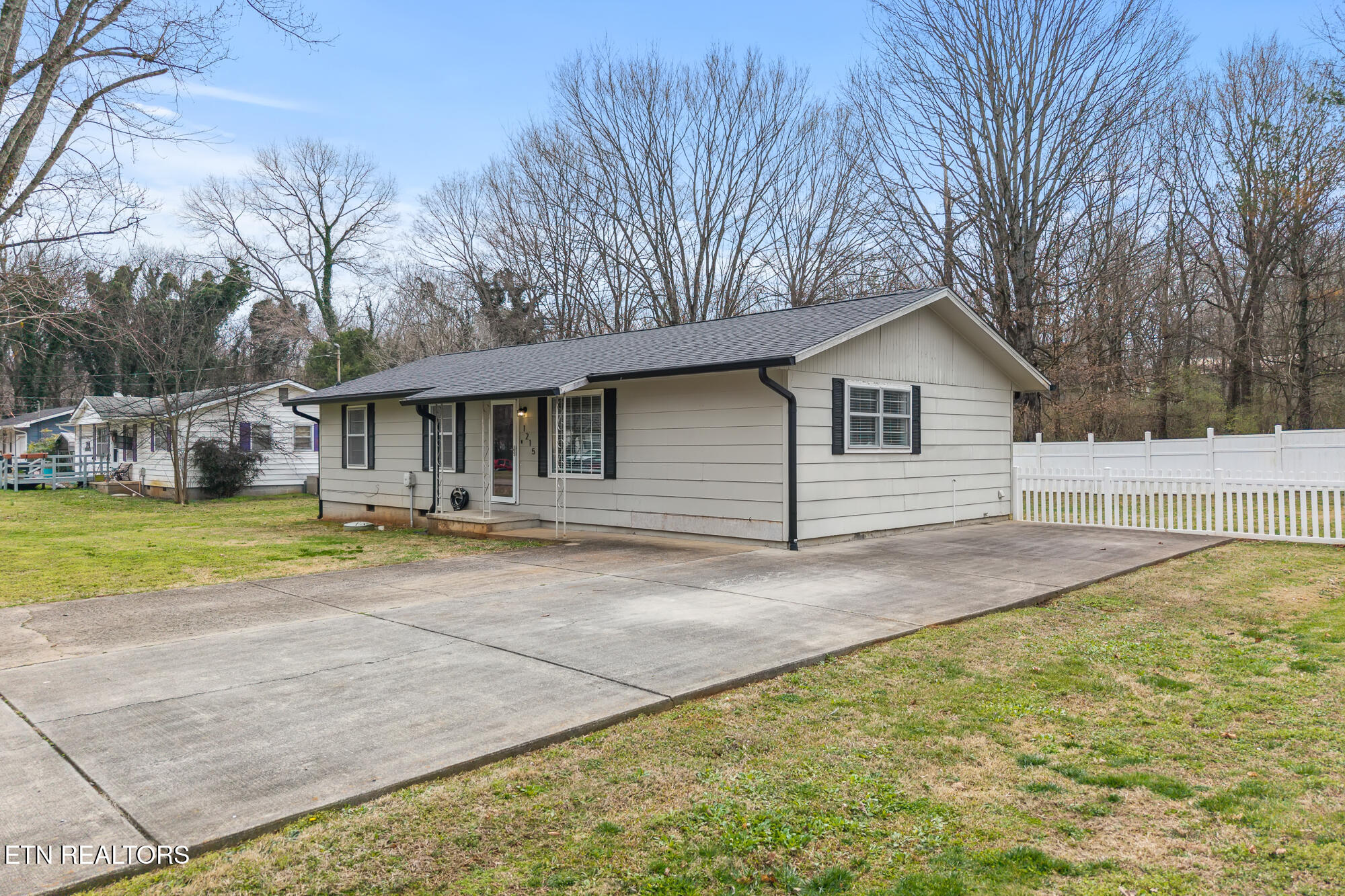 1215 Jones Street Athens, TN 37303 - Photo 3 of 29 1215 Jones St-32
