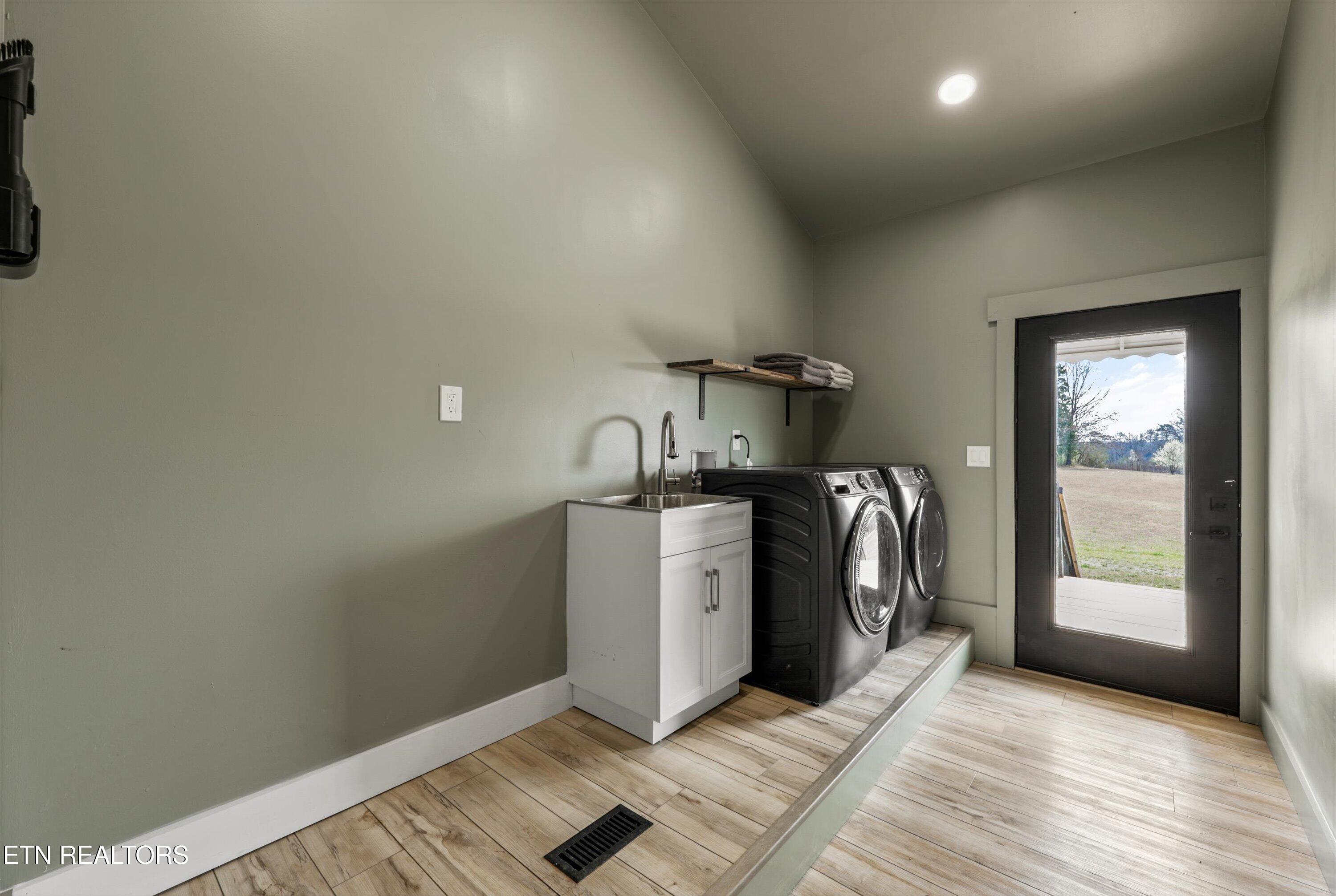 13161 Vonore Road Loudon, TN 37774 - Photo 16 of 38 Mud & Laundry room of primary suite.