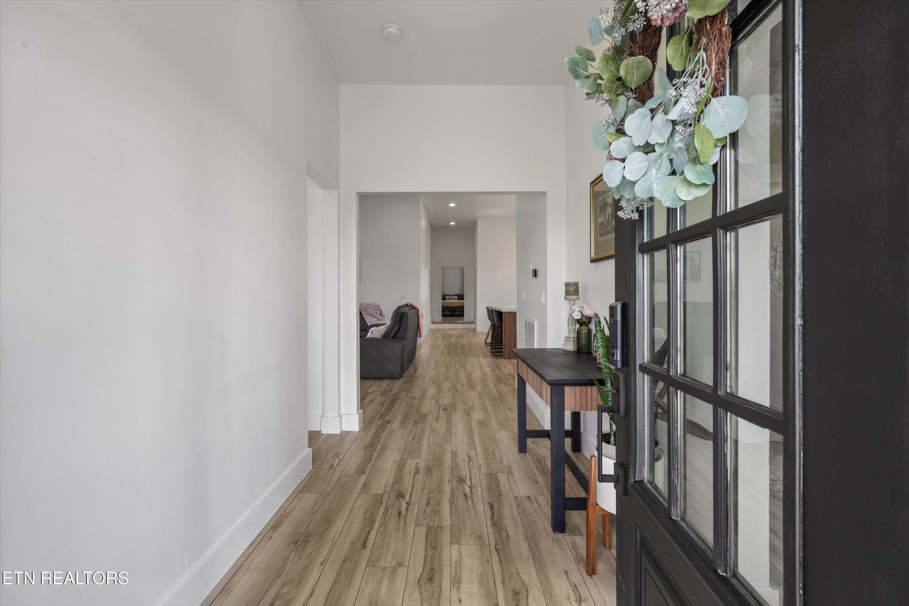 13161 Vonore Road Loudon, TN 37774 - Photo 2 of 41 Front Entryway