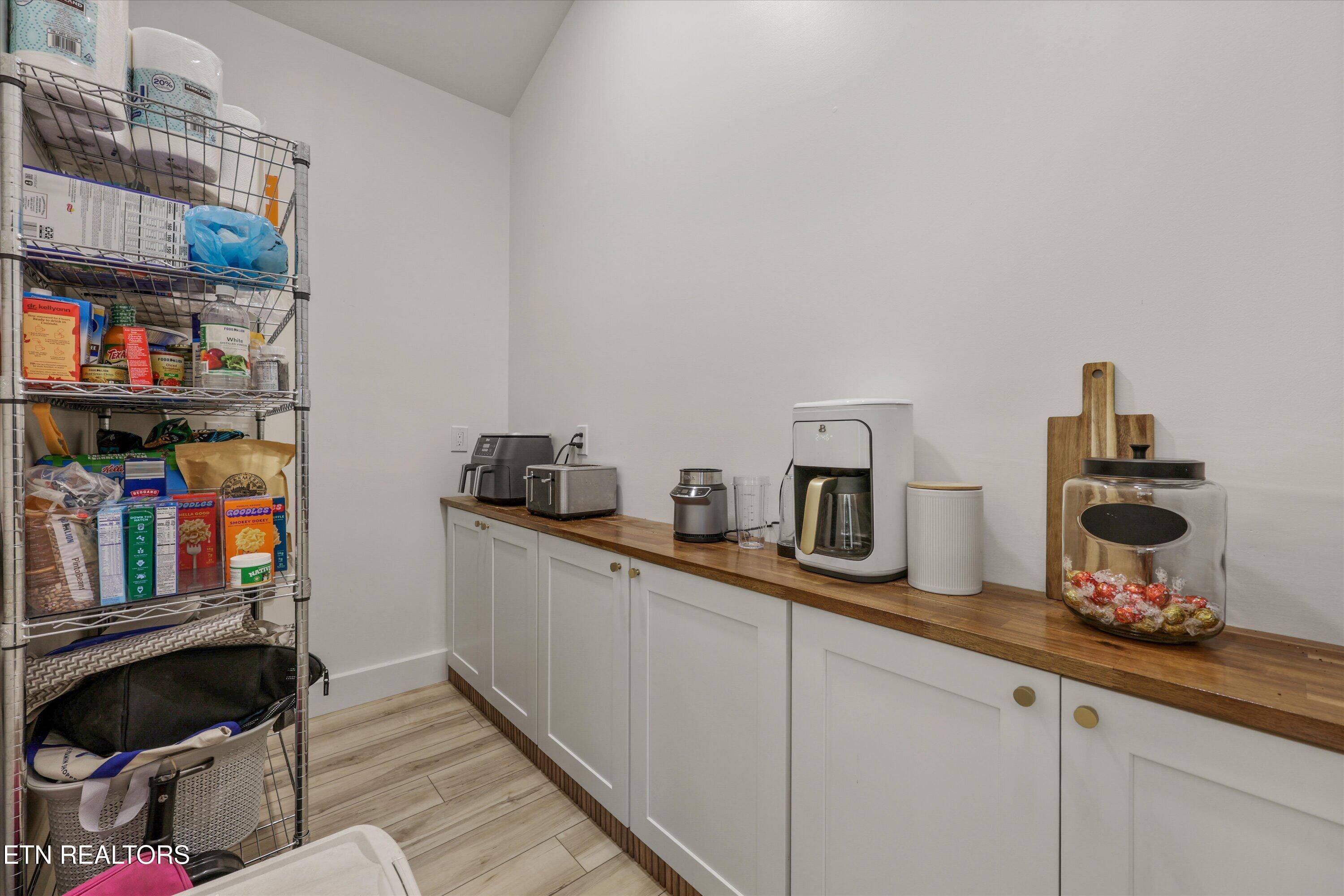 13161 Vonore Road Loudon, TN 37774 - Photo 10 of 41 Butlers pantry