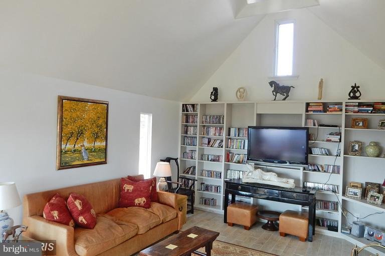 8405 Meadows Road Warrenton, VA 20186 - Photo 4 of 30 Family Room
