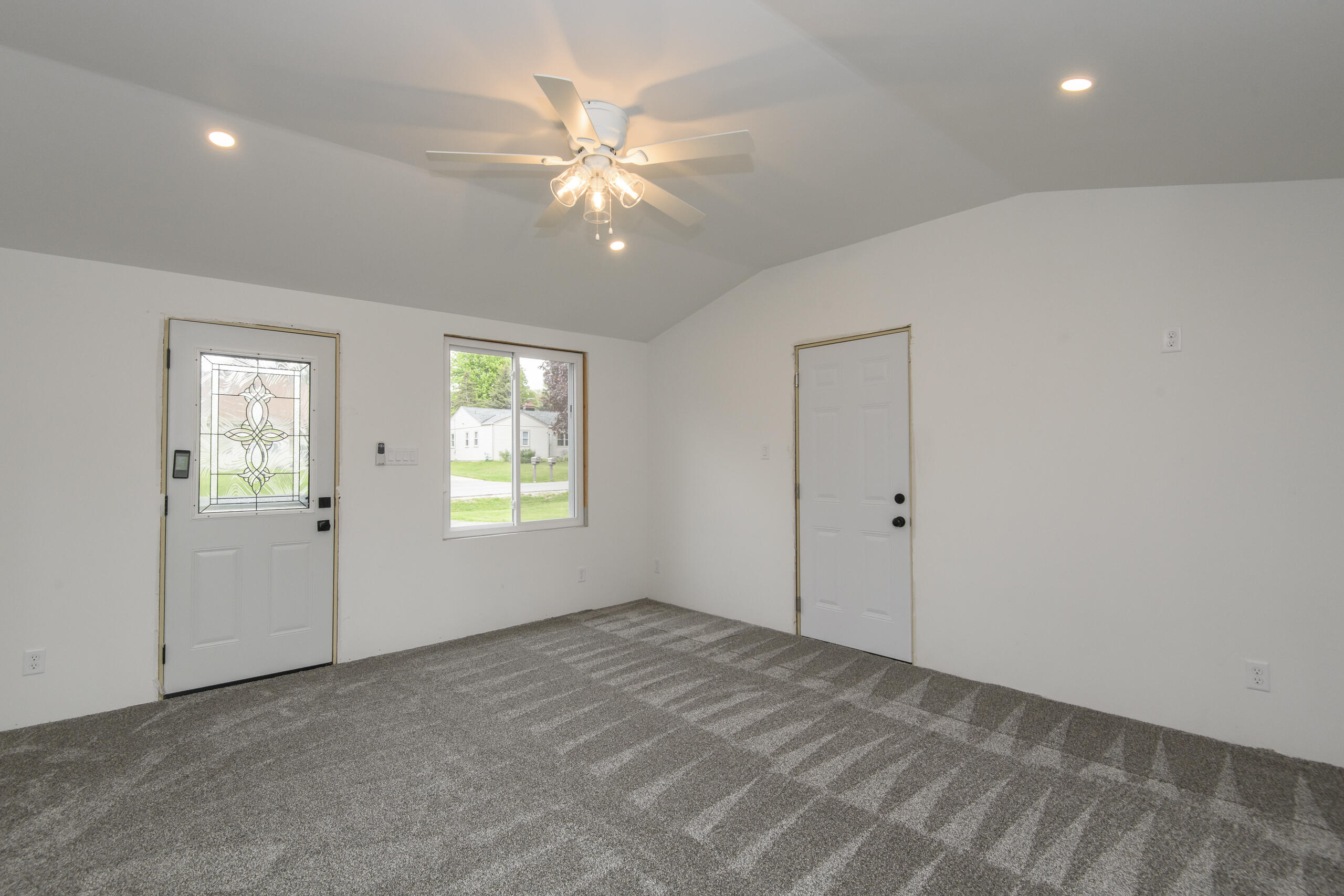 W271N2563 Pear Tree Lane Pewaukee, WI 53072 - Photo 23 of 47 Family room with vaulted ceiling