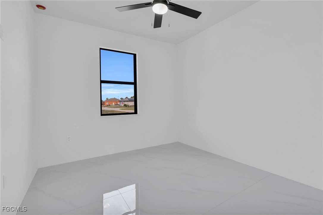 3602 20th Street Southwest Lehigh Acres, FL 33976 - Photo 38 of 40 an empty room with a ceiling fan and window