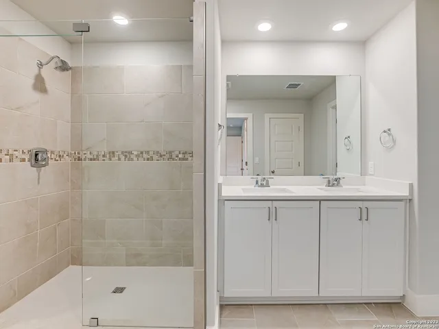 $2,550 | 16011 Babcock Road, Unit 22, San Antonio, TX 78255