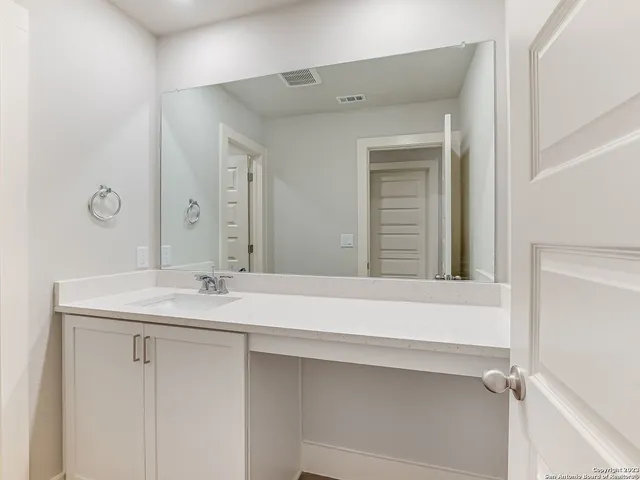 $2,550 | 16011 Babcock Road, Unit 22, San Antonio, TX 78255