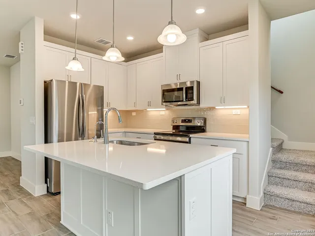 $2,550 | 16011 Babcock Road, Unit 22, San Antonio, TX 78255