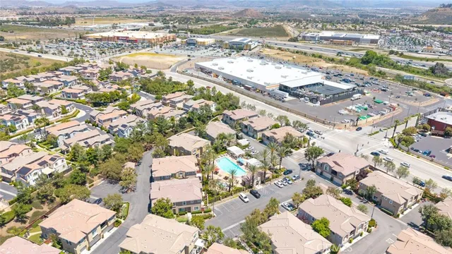 $458,000 | 27435 Larabee Court, Unit 2, Murrieta, CA 92562