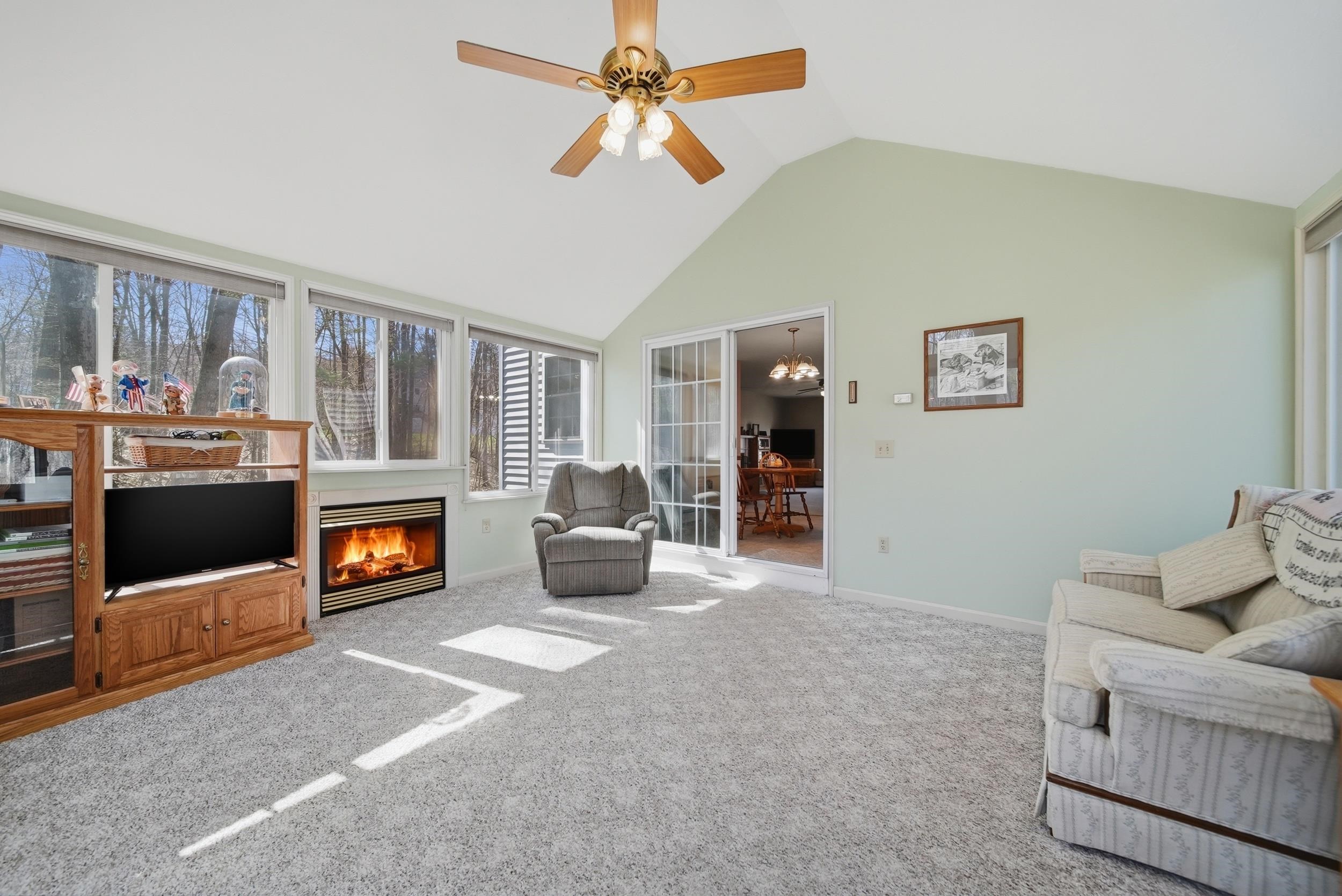 10 Virginia Court Hooksett, NH 03106 - Photo 2 of 34