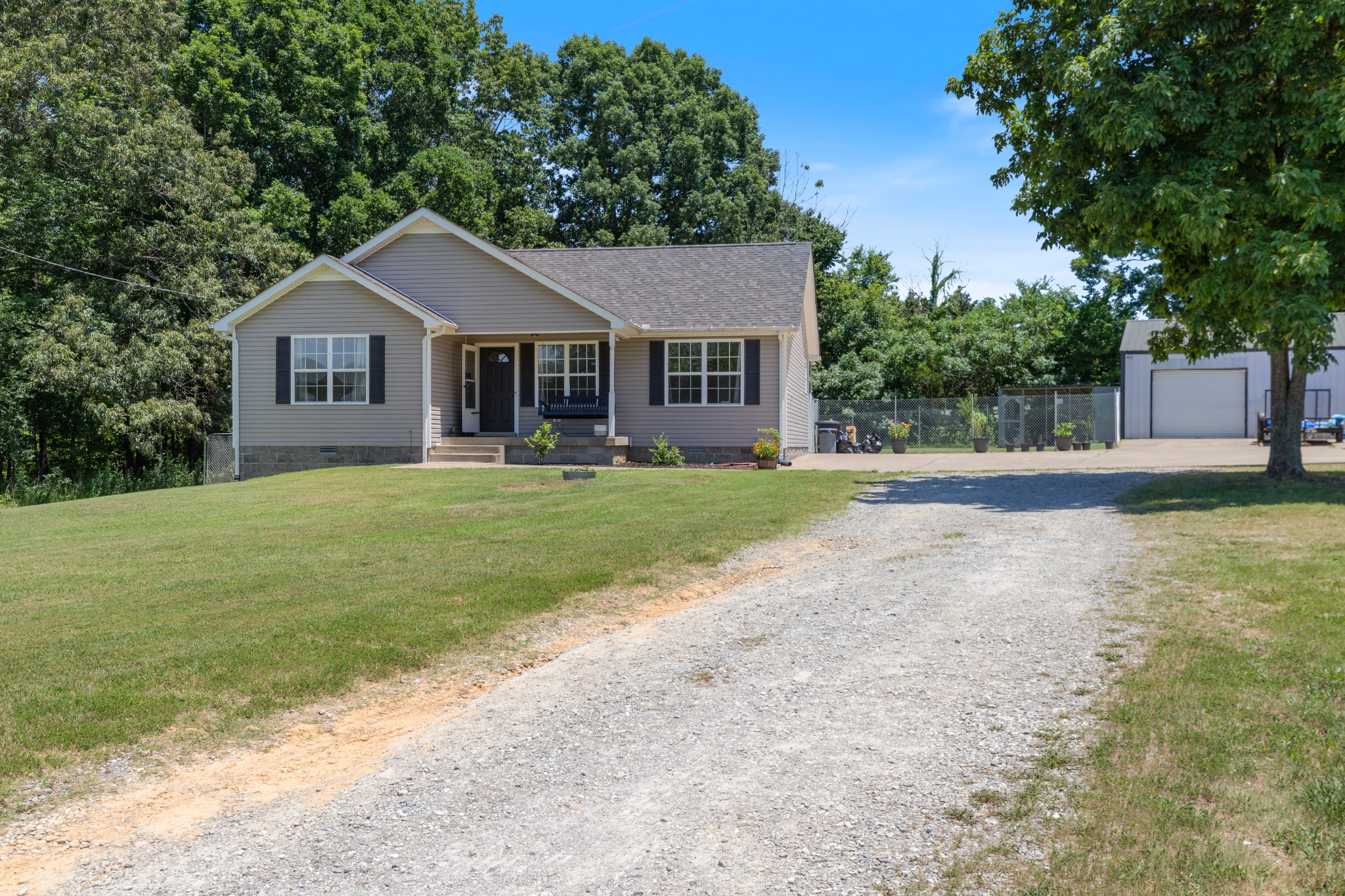 390 Howard Road White Bluff, TN 37187 - Photo 4 of 33 Gallery Image 4