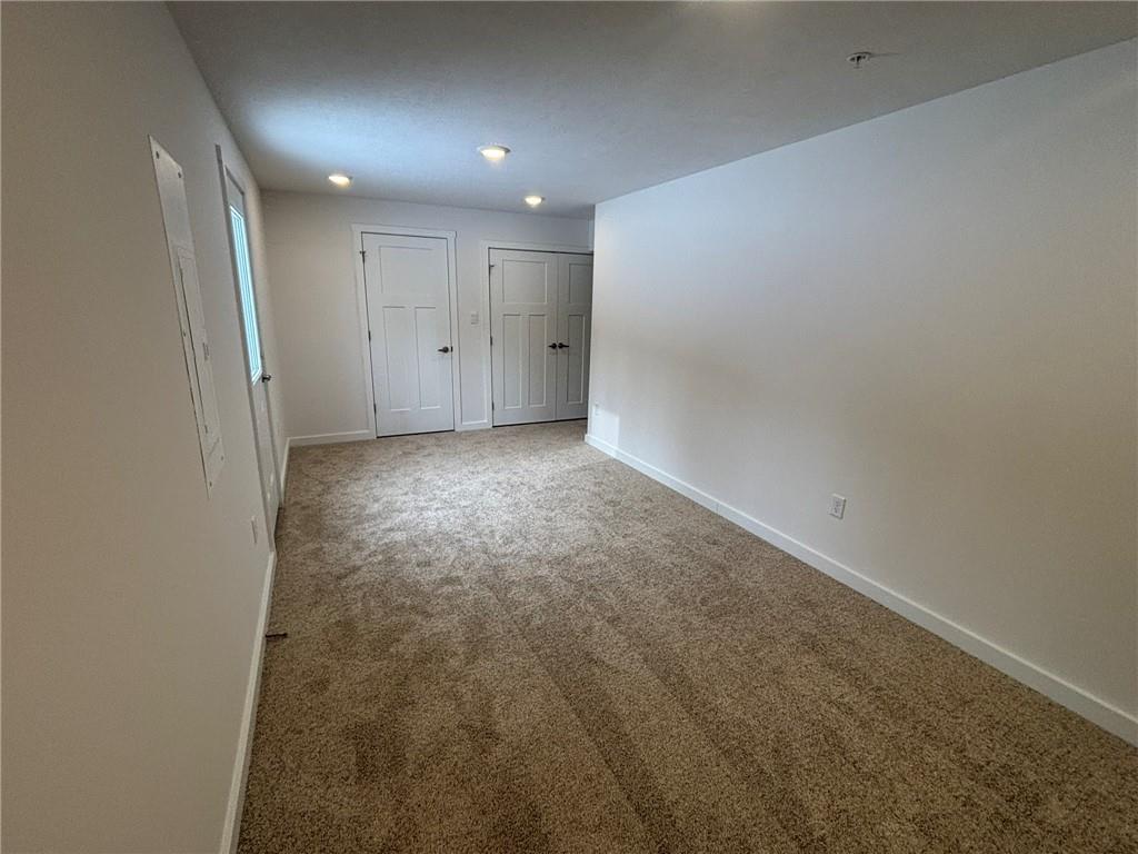 176 Lockheed Drive Coraopolis, PA 15108 - Photo 4 of 21 a view of hallway with window