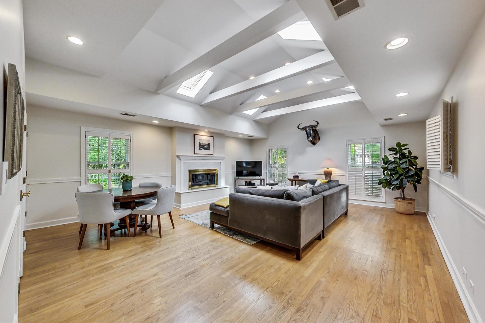 180 Westview Road Winnetka, IL 60093 - Photo 14 of 31 a living room with furniture and a wooden floor