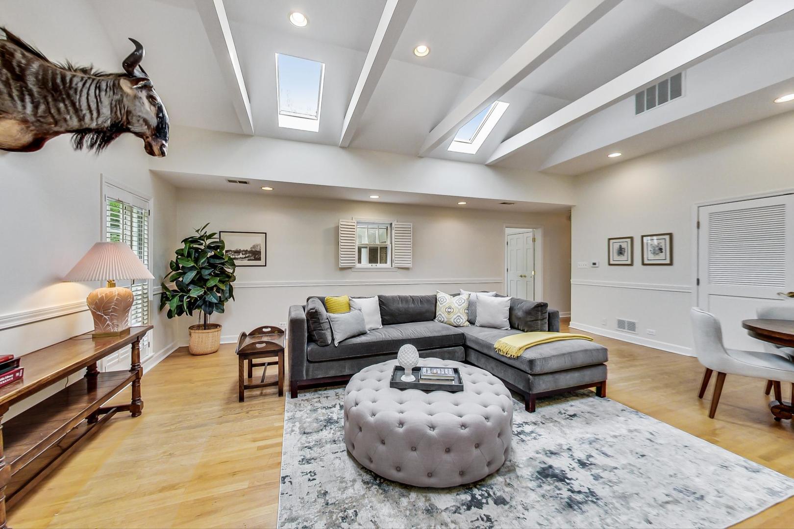 180 Westview Road Winnetka, IL 60093 - Photo 15 of 31 a living room with furniture and a wooden floor
