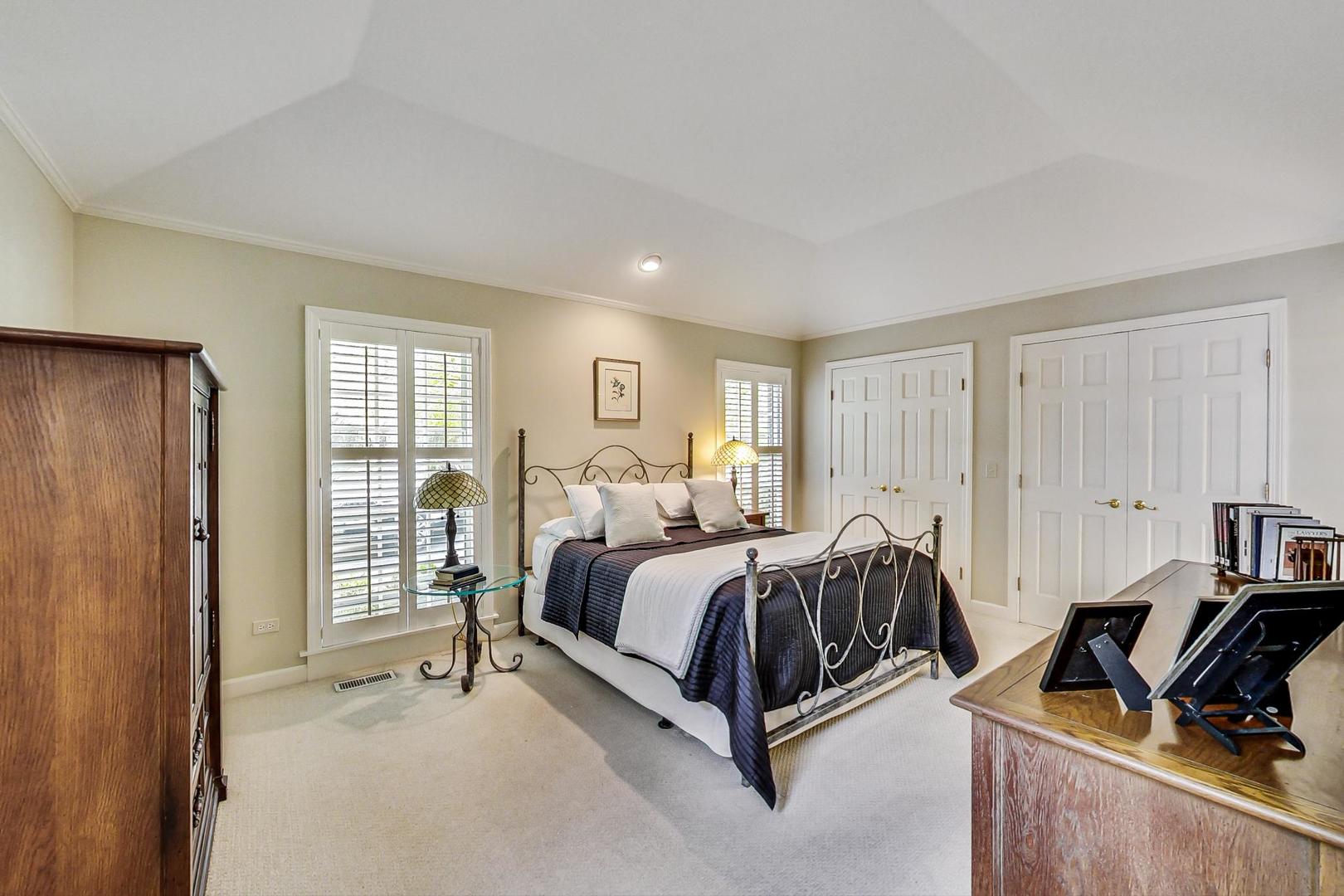 180 Westview Road Winnetka, IL 60093 - Photo 20 of 31 a spacious bedroom with a bed and wooden floor