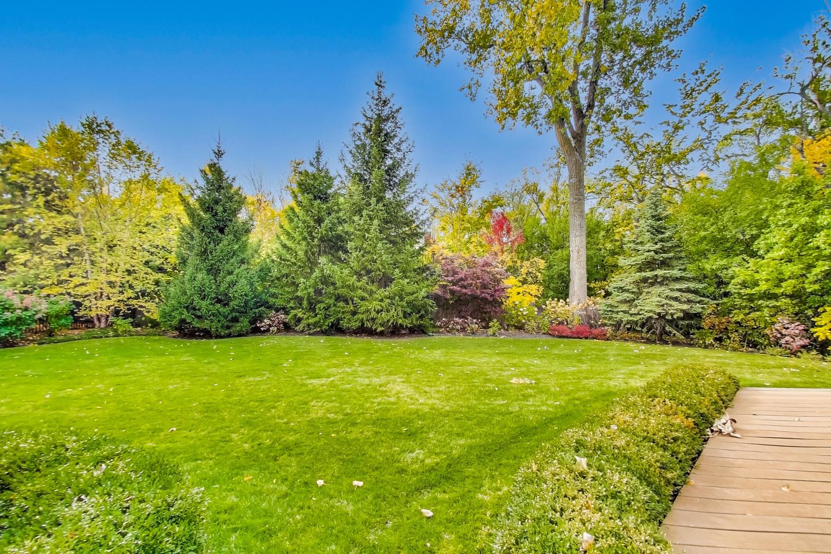 180 Westview Road Winnetka, IL 60093 - Photo 28 of 31 a view of a garden with a building in the background