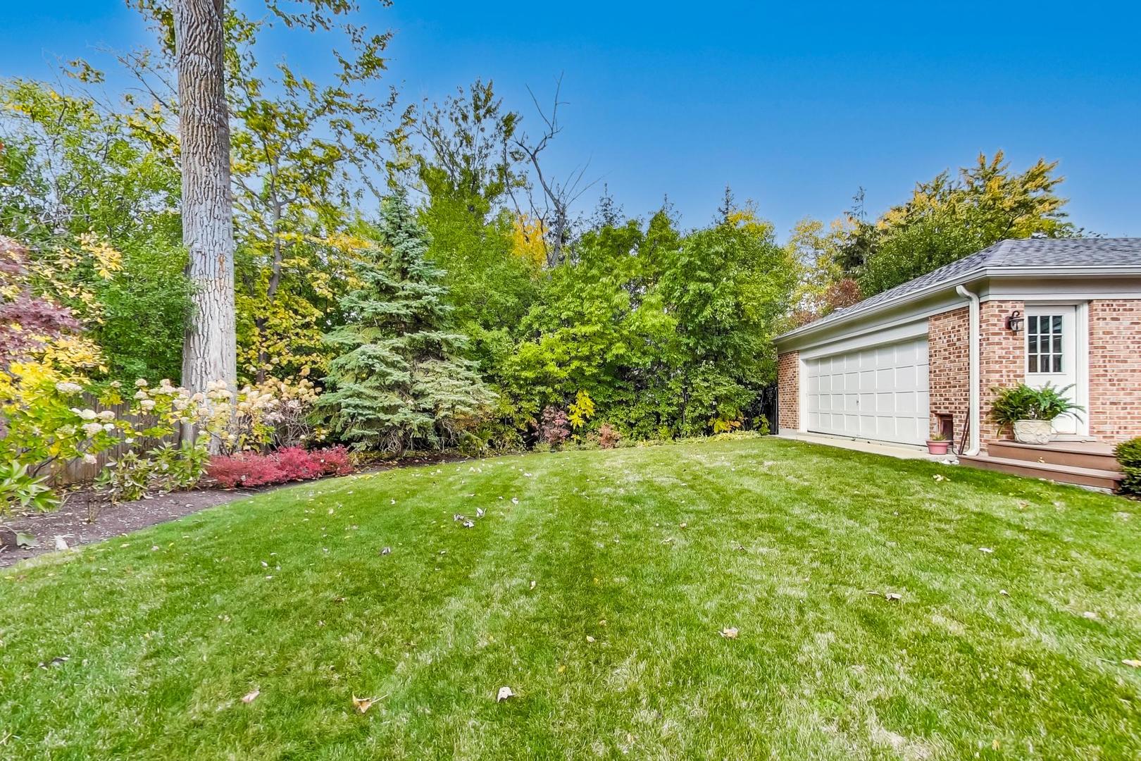 180 Westview Road Winnetka, IL 60093 - Photo 29 of 31 a view of a house with a garden
