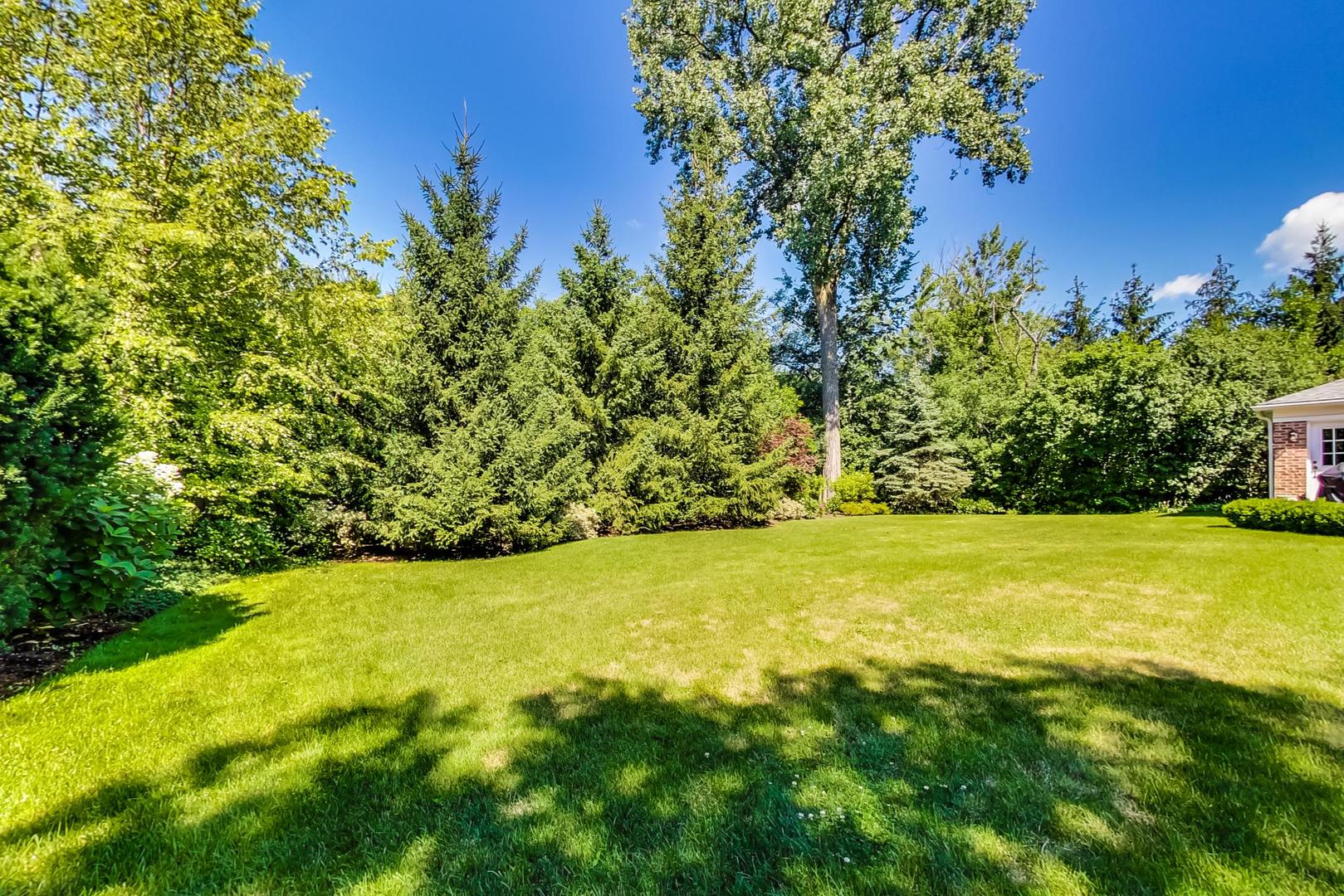 180 Westview Road Winnetka, IL 60093 - Photo 31 of 31 a view of an ocean from a yard