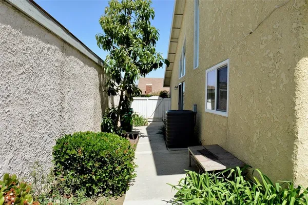 $4,850 | 18 Gold Bluff, Irvine, CA 92604