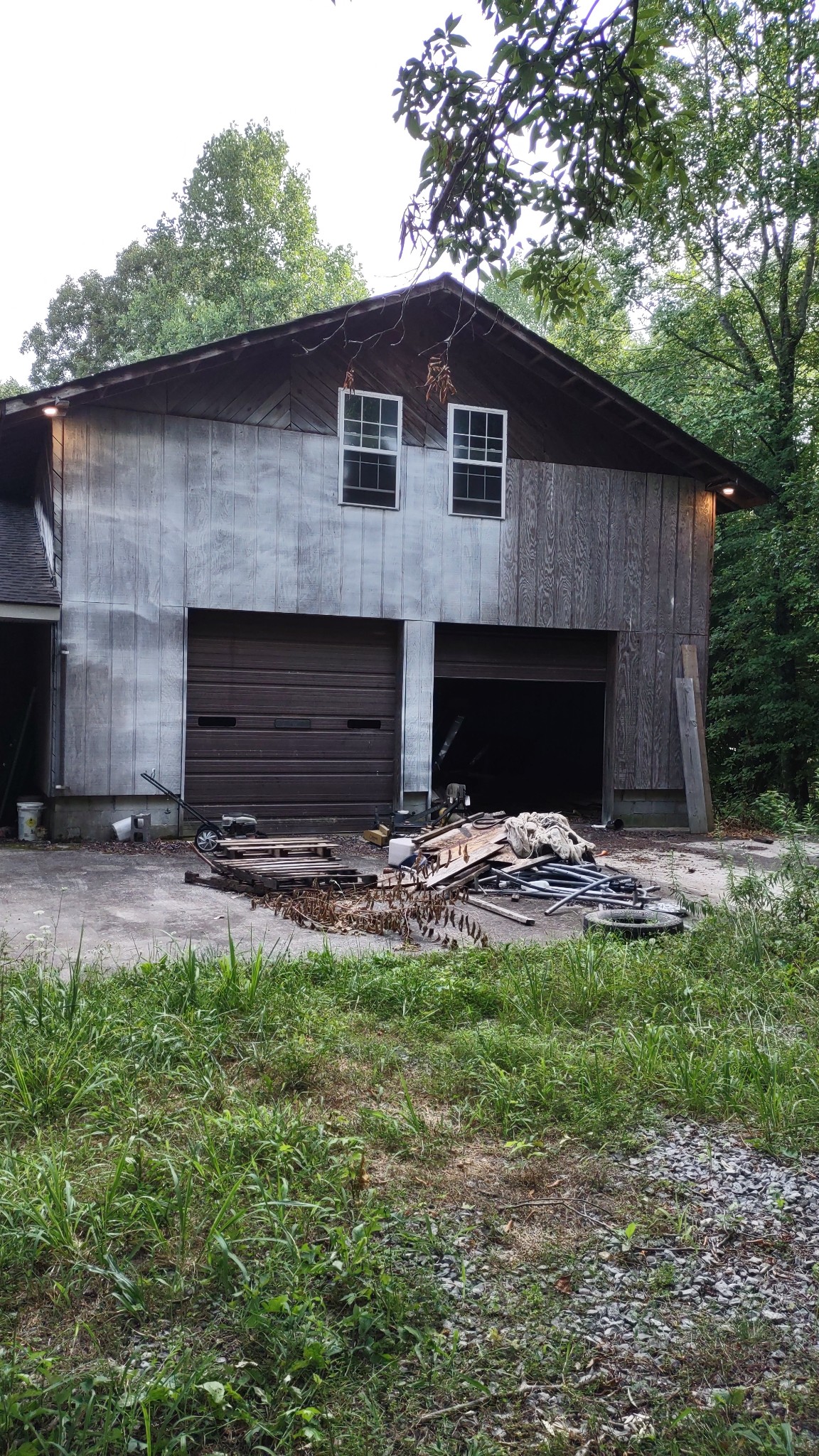 1376 Panhandle Road Manchester, TN 37355 - Photo 2 of 13 a front view of a house with a yard