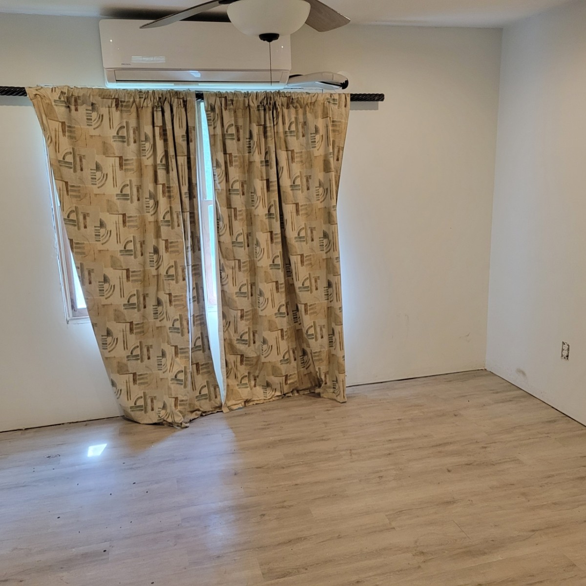 1376 Panhandle Road Manchester, TN 37355 - Photo 8 of 13 a view of an empty room with wooden floor and a window