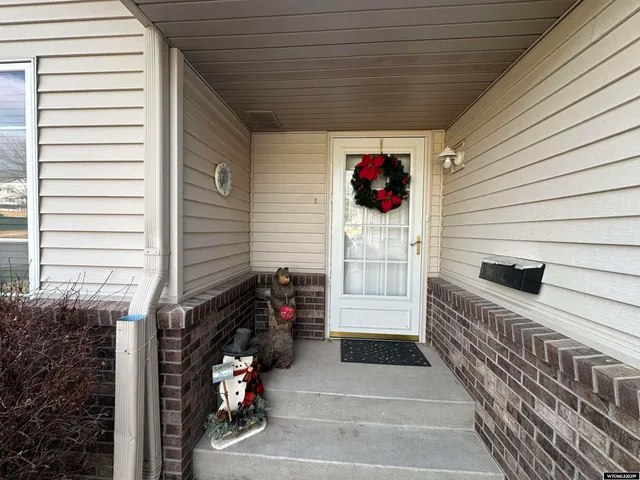 $250,000 | 2308 Crestview Drive, Torrington, WY 82240