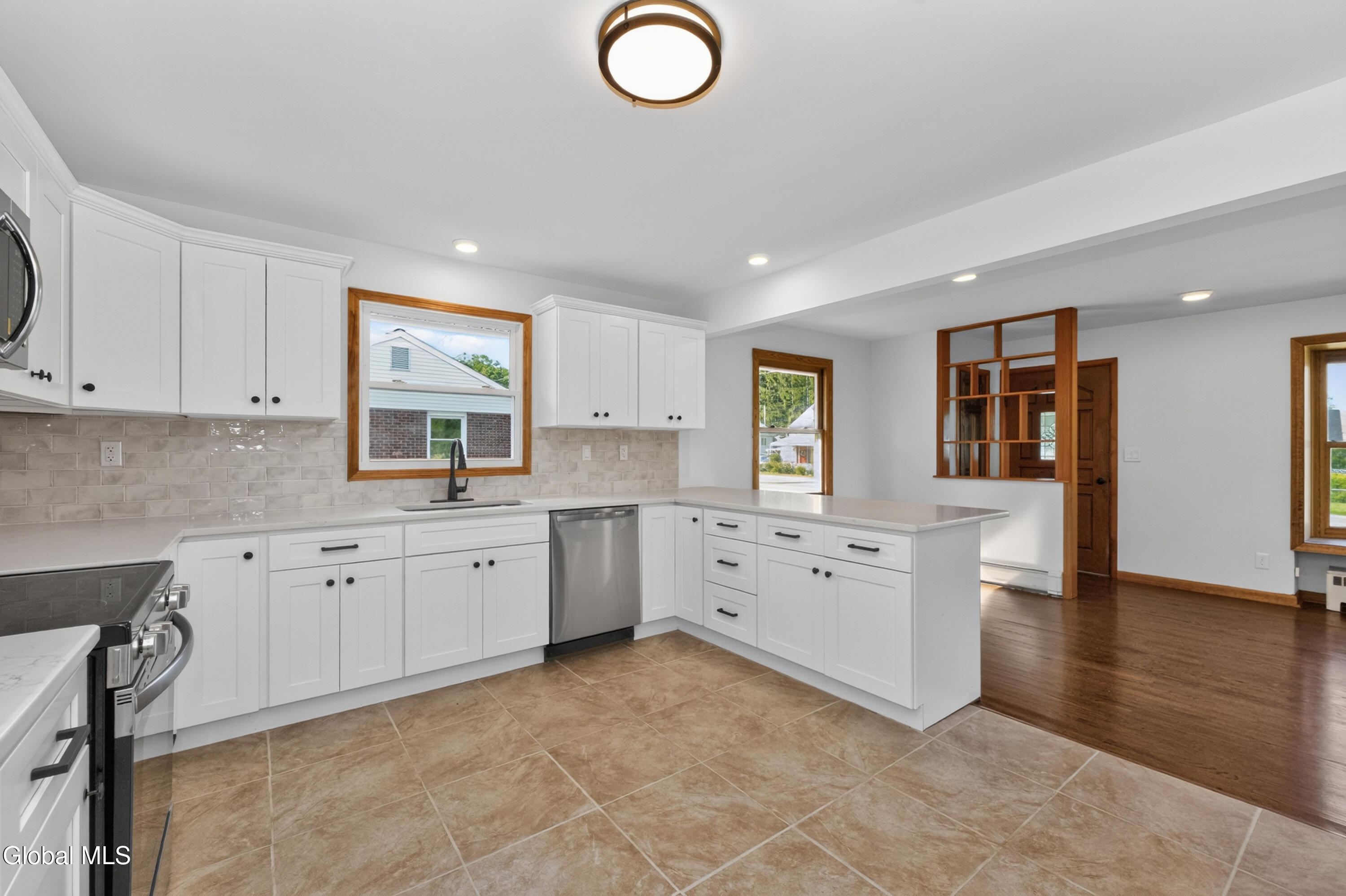 1406 Red Mill Road East Greenbush, NY 12144 - Photo 10 of 32 1 Greatroom 10