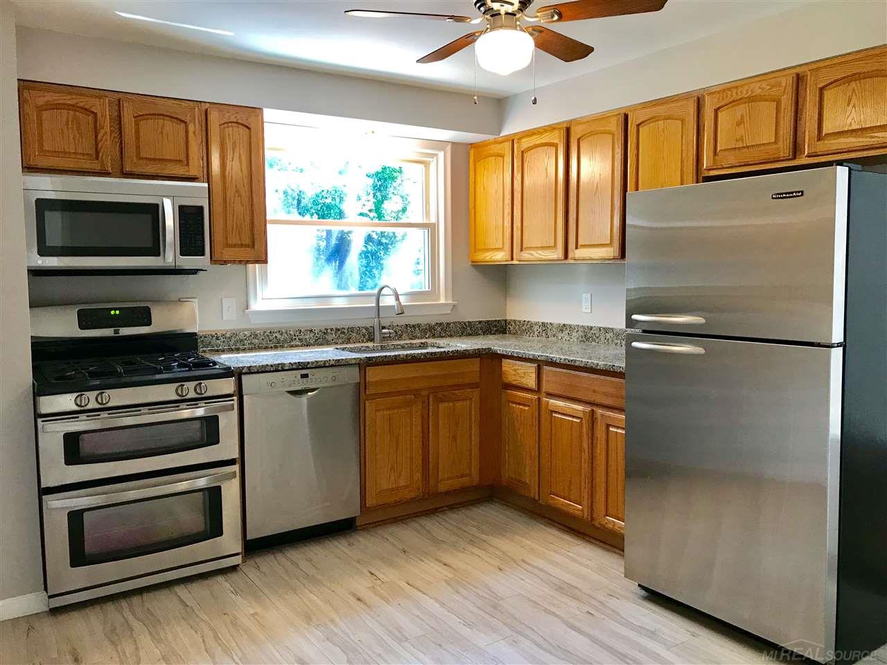 29814 Chelmsford Road Southfield, MI 48076 - Photo 16 of 26 Gallery Image 16