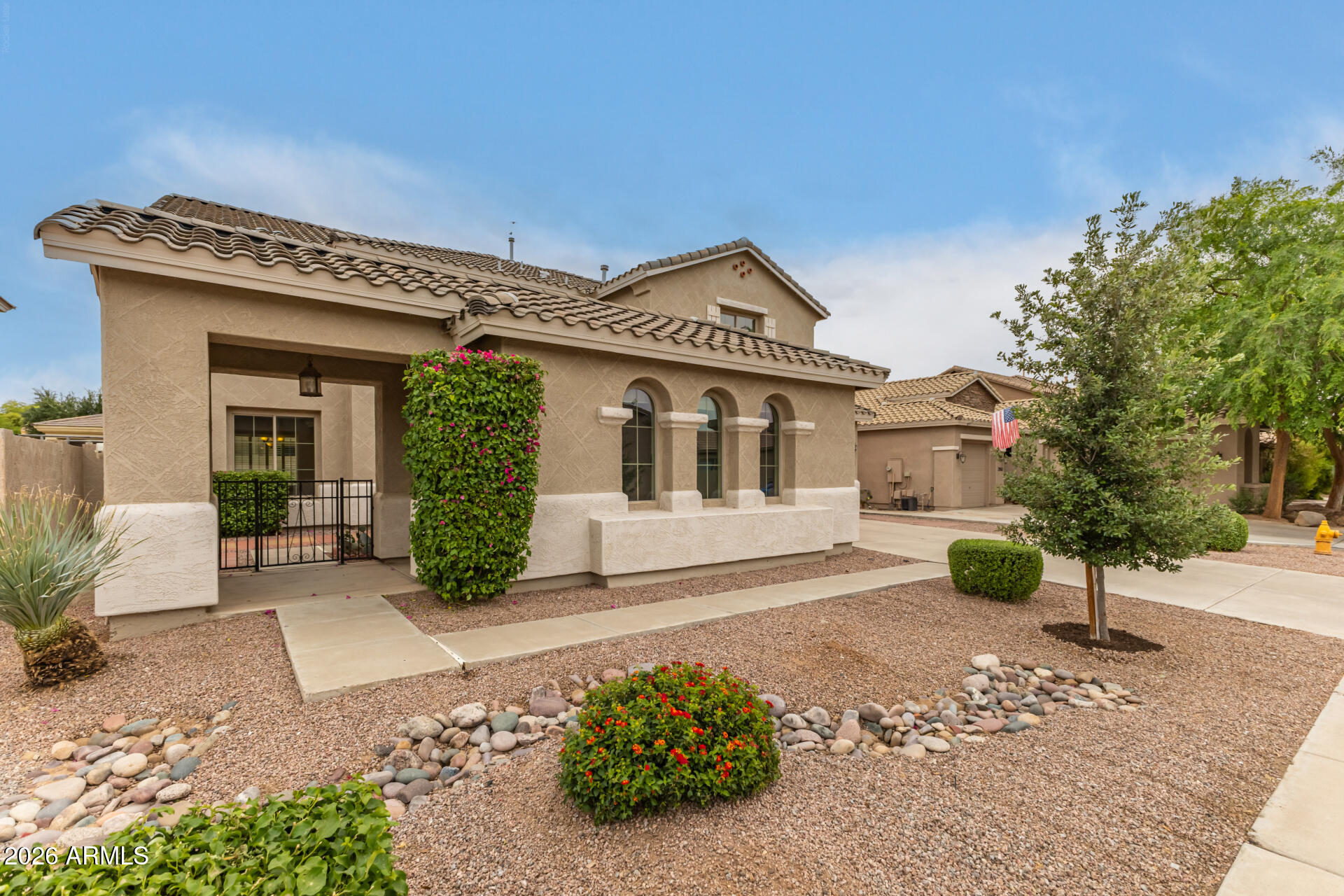 2543 South Rincon Drive Chandler, AZ 85286 - Photo 2 of 36 Front of home with courtyard