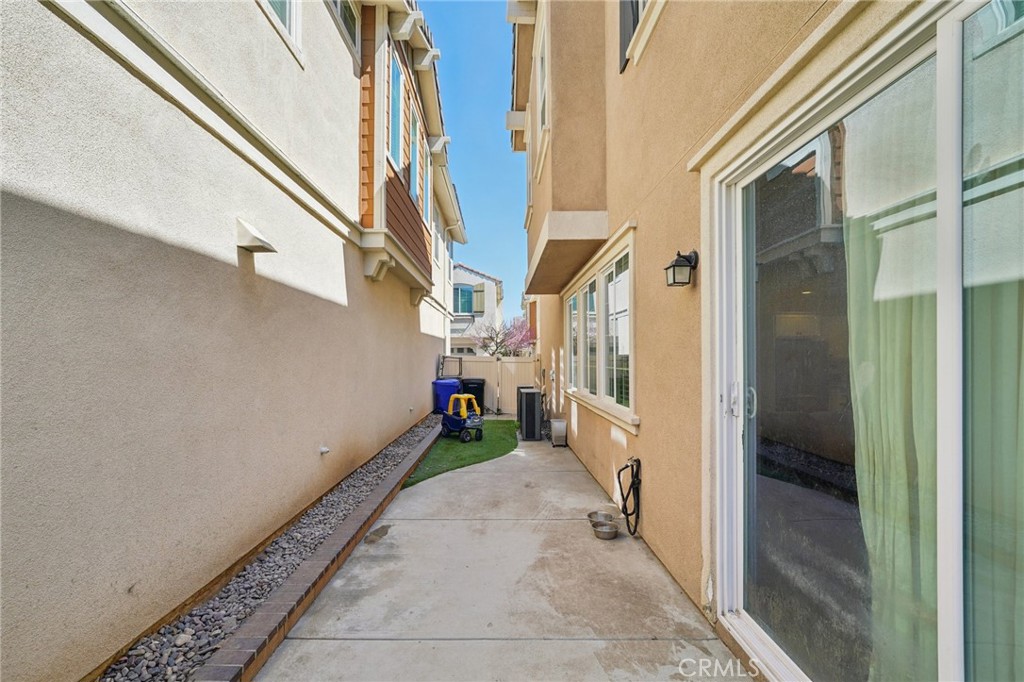 618 South Brampton Avenue Rialto, CA 92376 - Photo 17 of 57