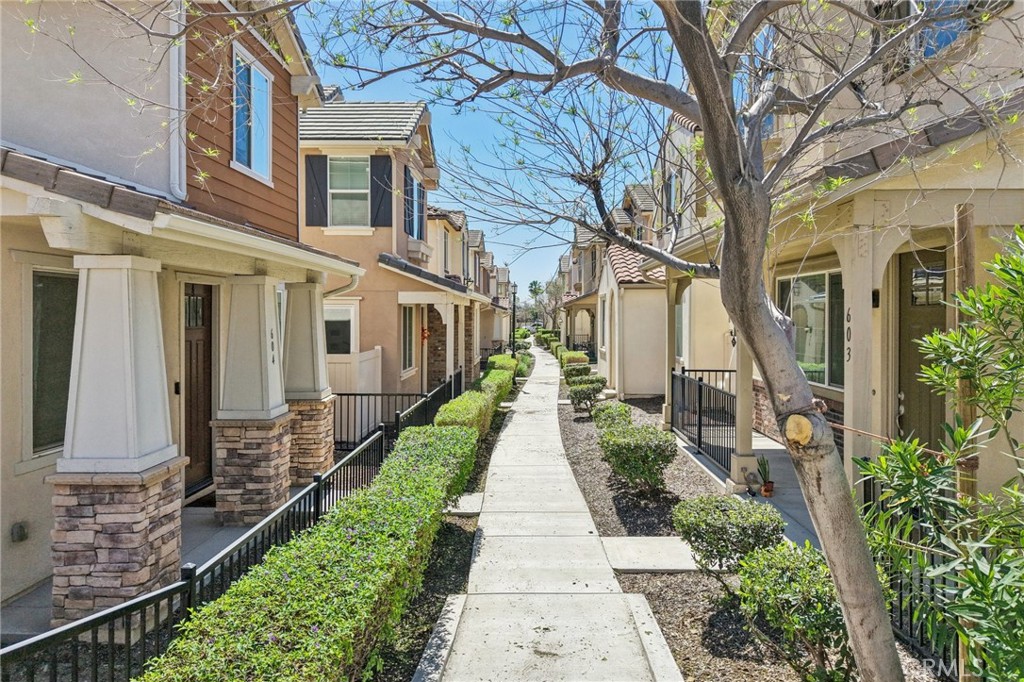 618 South Brampton Avenue Rialto, CA 92376 - Photo 7 of 57